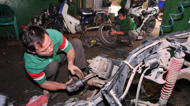 Thợ sửa xe máy và những điều bạn cần biết - Blog Việcngay.vn