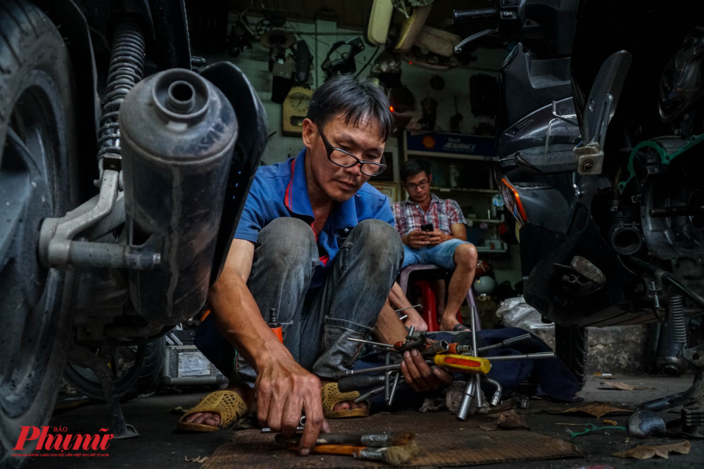 Gã “bao đồng” 15 năm sửa, tặng xe cho người dưng - Báo Phụ Nữ