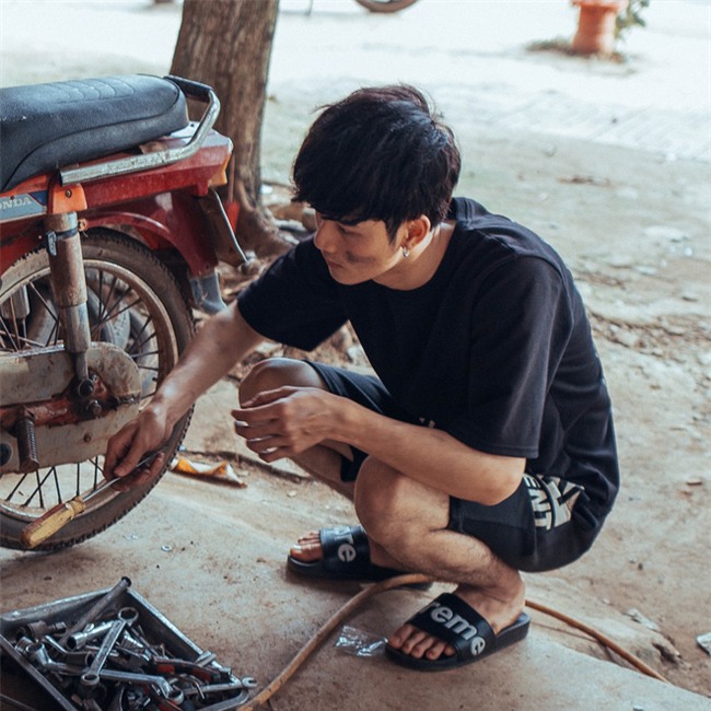 Sự thật về anh chàng sửa xe máy điển trai ở Đắk Lắk được dân mạng tìm kiếm | Tin tức Online