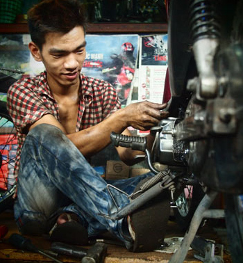 Những đóng góp thầm lặng của người thợ sửa xe máy - VnExpress Kinh doanh