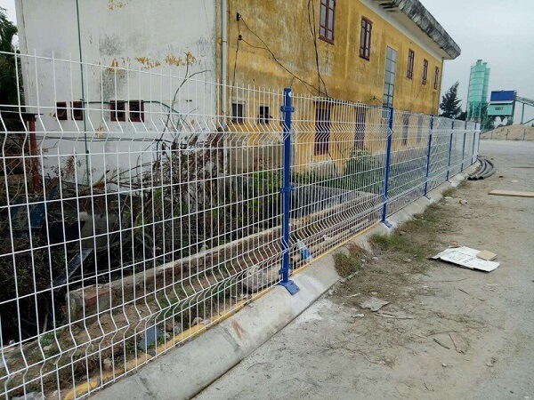 Simple iron fence for rural houses